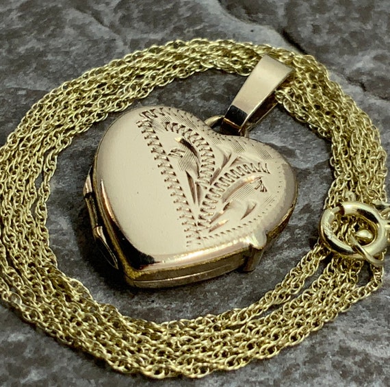 Vintage Solid 9ct Gold Heart Locket 