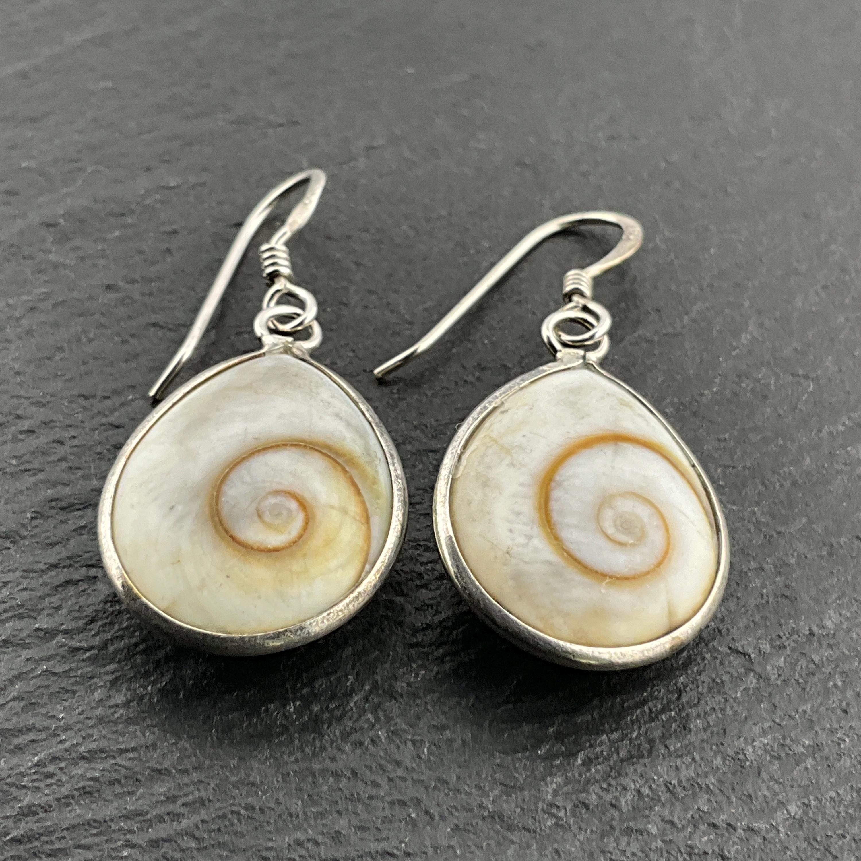 81stgeneration Orecchini Pendenti in Argento 925 con Conchiglia a Doppio Cerchio Graduato e Occhio di Shiva | Orecchini Pendenti in Argento Sterling con Conchiglia Naturale
