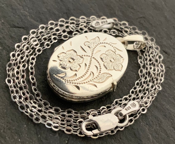 Vintage Sterling Silver Locket Pendant Necklace 