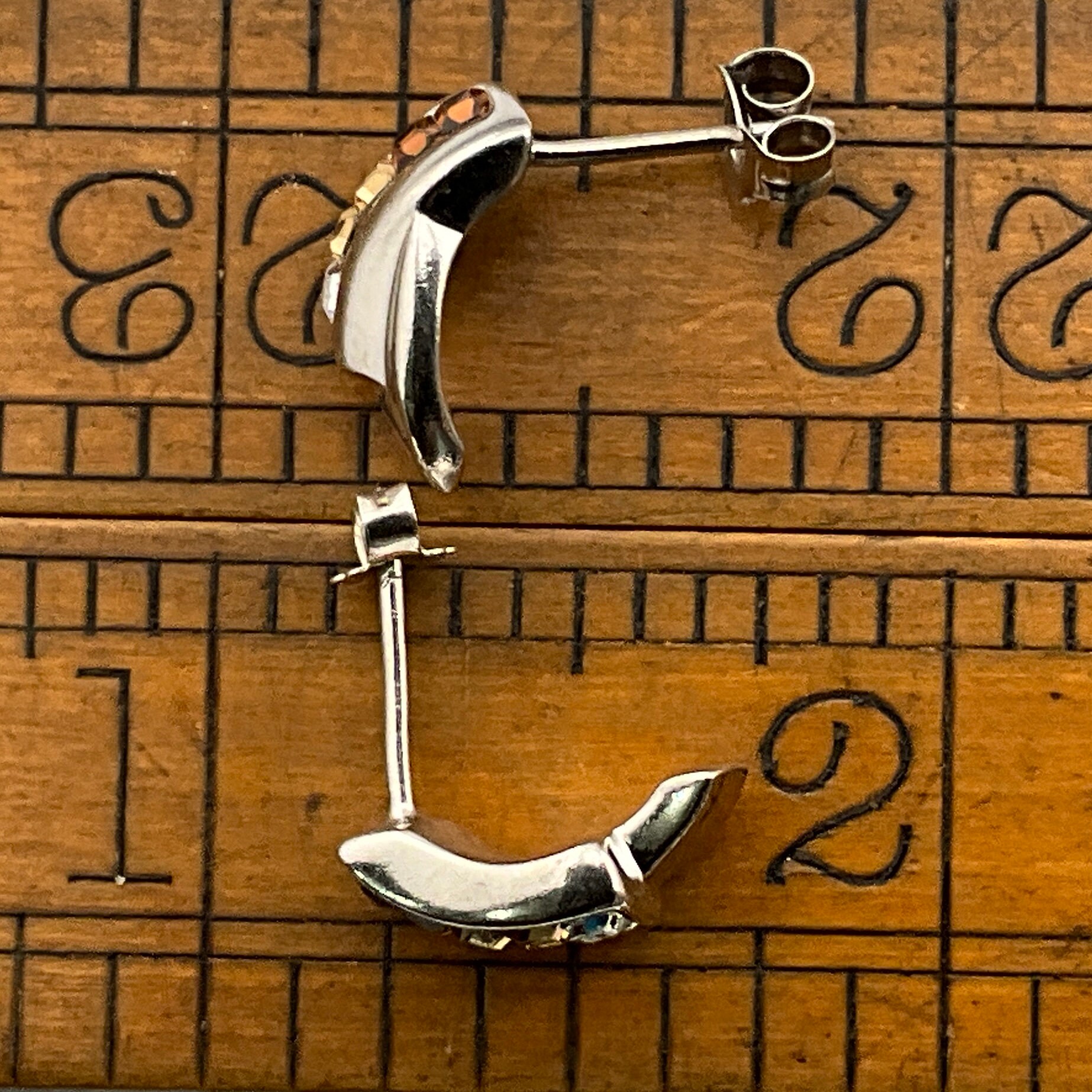 Orecchini a bottone delicati a goccia vintage in argento sterling con zirconi cubici - Italia