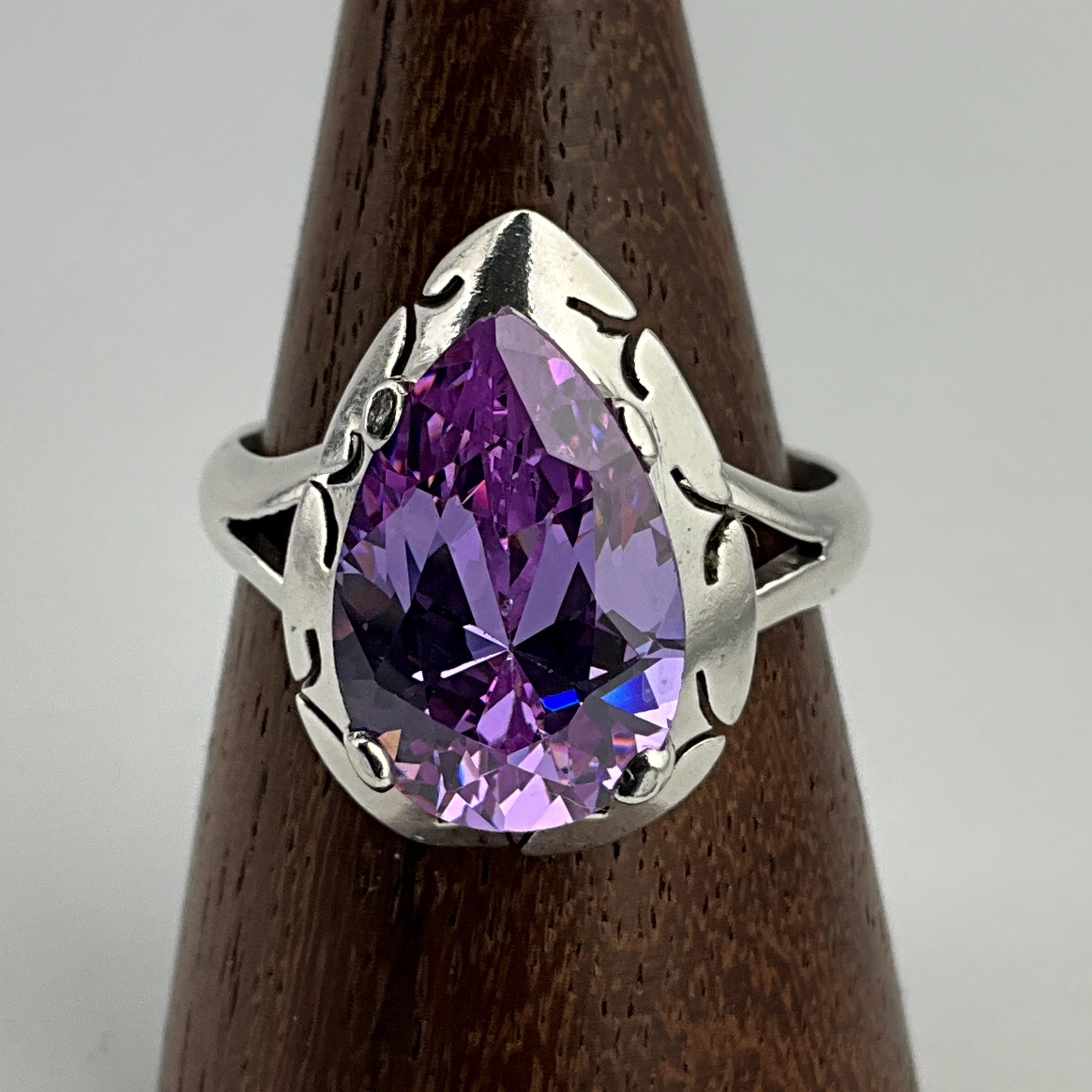 ダイアモンド Vintage Purple Cubic Zirconia Sterling Silver Fancy Teardrop
