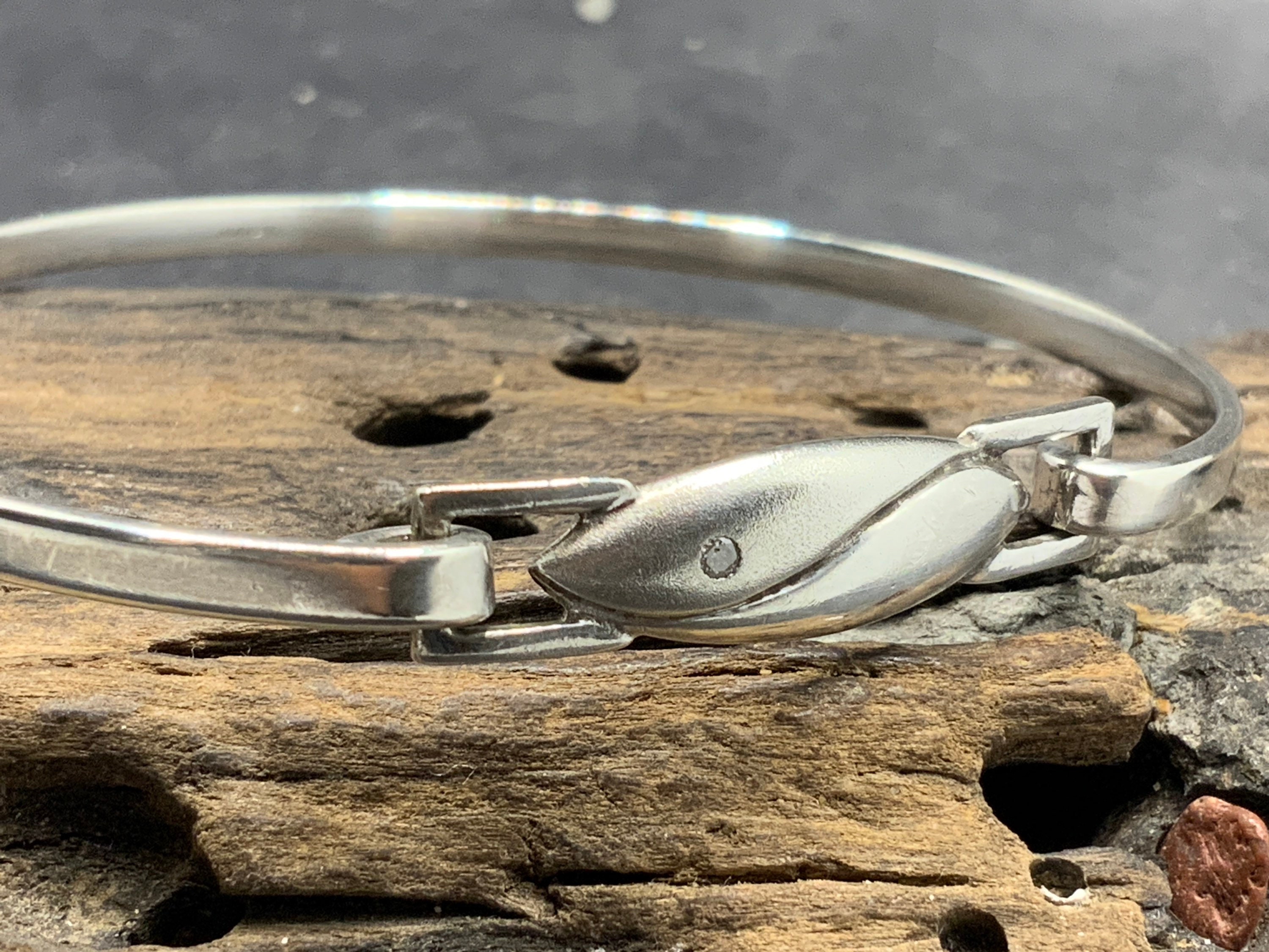 JewelExclusive Sterling Silver .50 CTTW Diamond Hinged Bangle JewelExclusive Sterling Silver .50 CTTW Diamond Hinged Bangle