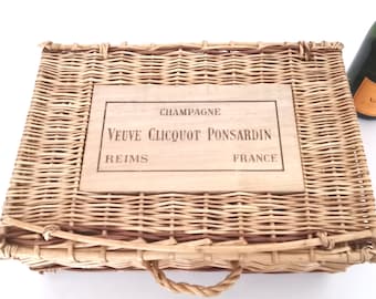 Wicker picnic basket VEUVE CLICQUOT collector / MINT rare wicker picnic basket from Veuve Clicquot / Made in France