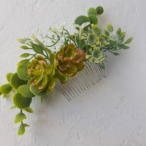 Bridal hair comb, succulent bridesmaids green hair comb, Floral gardenwedding bridal hair pin