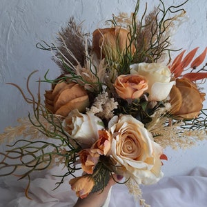 Bouquet de fleurs de mariage d'automne pour demoiselles d'honneur, champagne, orange brûlé, fausses fleurs ivoire, fausses fleurs bohèmes pour mariage