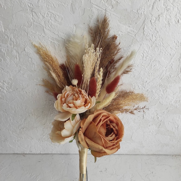 Bridesmaids boho wedding bouquet Pampas grass champagne bouquet for bride with fake beige brown terracotta roses for fall wedding