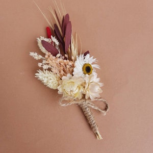 Rustic wedding boutonniere Dried flower button hole Wedding boutonniere for men Daisy boutonniere Blush burgundy wedding