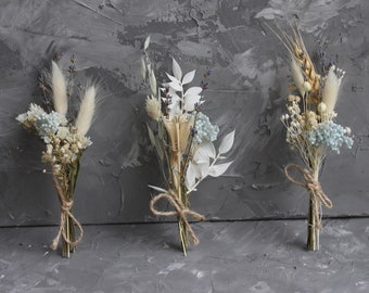 Hellblaue Boutonniere für Männer, Hochzeitsboutonniere für Trauzeugen, Boho-Trockenblumenboutonniere, Groomsman Boutonniere, Rustikale Hochzeit