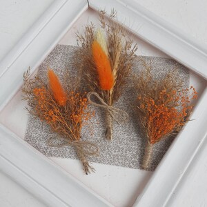 Boho Boutonniere, Pampasgras getrocknete Boutonniere für Männer, Gebrannte Orange Boutonniere für Trauzeugen, rostiges Knopfloch