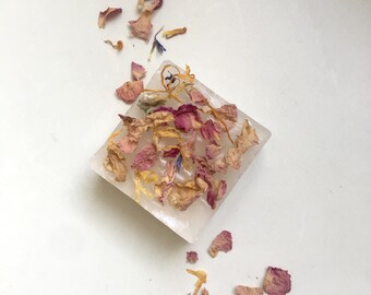 Set of 10 | botanical soap with dried petals | handmade soap| made in France | gift ideas