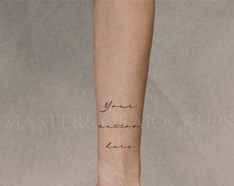 Maqueta de tatuaje en el antebrazo y la mano para artistas / Plantilla de colocación de tatuajes realista / Exhibición digital de tatuajes para diseños