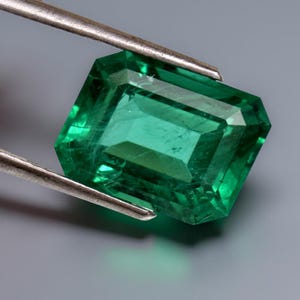 Natural Emerald Lab Grown 7.15 Ct Certified Octagon Cut Loose Gemstone For Ring