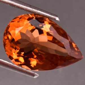 Prezioso topazio imperiale naturale da 6,65 ct, taglio a pera impeccabile, pietra preziosa sfusa con certificato