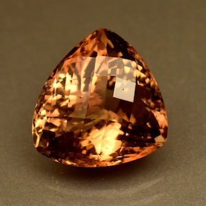 Topazio dorato imperiale naturale di prima qualità, 28,75 ct, taglio trilione impeccabile, pietra preziosa sfusa con certificato