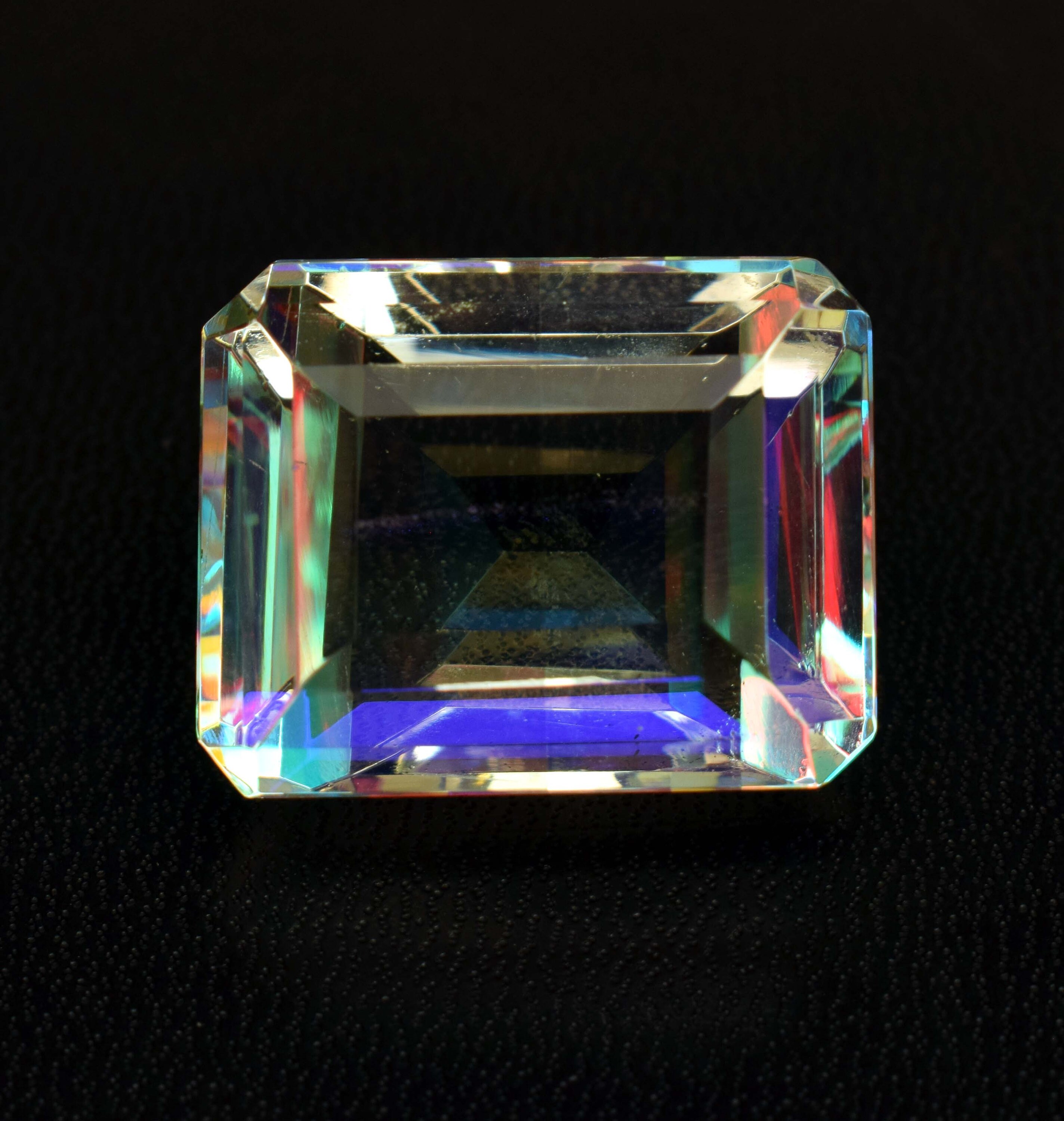 Pierre Topaze Mystique Multicolore Naturelle 55 Ct - Taille Ovale - Certifiée GIR - Neuf Sans Emballage
