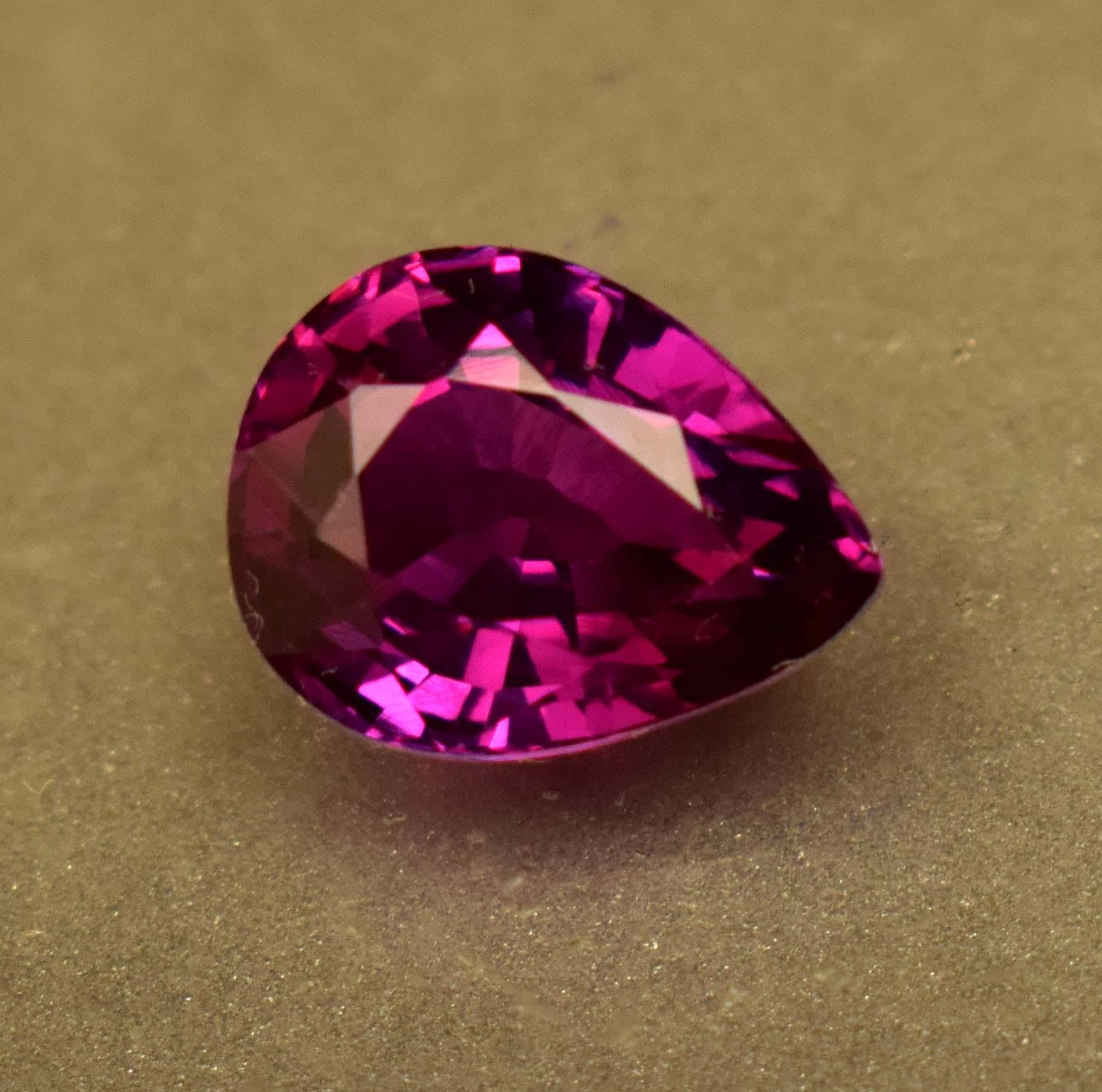 RARE !! RHODOLITE ROSE POURPRE DE MADAGASCAR : 0,67 CARAT