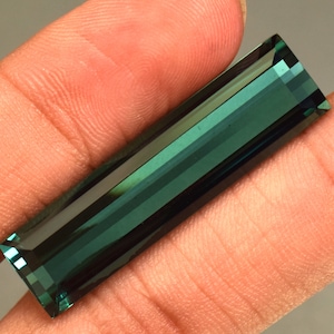Natürlicher grün blauer Turmalin 23,90 Ct Baguette Schliff Edelstein [BEHANDELT]