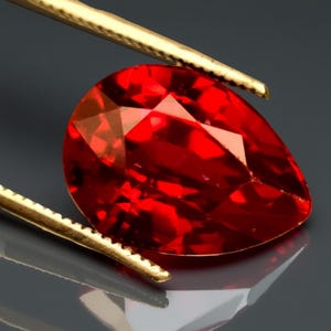 Rubi vermelho de Moçambique, lapidação em pêra, 9,50 ct, gema solta para uso em anéis.
