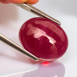 Cabochon di rubino rosso naturale da 9,20 carati, forma ovale, ideale per anelli.