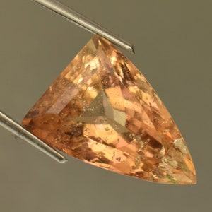 Topazio imperiale naturale prezioso color rosa arancione da 18,40 ct, sfaccettato, forma fantasia, pietra preziosa sciolta con certificato