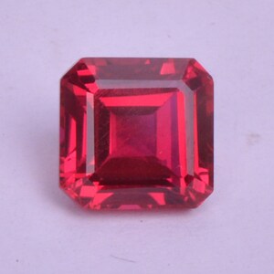 In het lab gemaakte robijn, smaragd, losse edelsteen