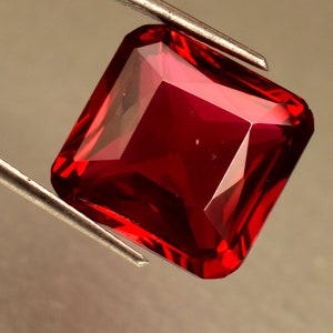 Red Mozambique Ruby Square Emerald Cut 26.65 Ct Loose Gemstone For Ring Use