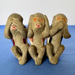 Statuetta in argilla vintage "3 Wise Monkeys" "Non vedo il male, non sento il male, non parlo del male"