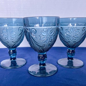 Vintage Tiara Wine Glasses Bicentennial Blue