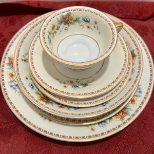 Vintage Fine China Heinrich’s and Company Selb Barvaria 6 Piece Place Setting Pattern 10906