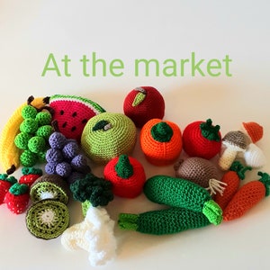 Children's crochet food play set - at the market, includes a tote shopping bag!