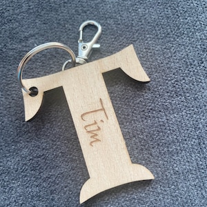 Schlüsselanhänger aus Holz personalisiert, Anhänger, Geschenkanhänger, Platzkarte
