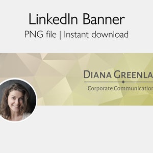 Op de afbeelding: LinkedIn-banner met een geometrische achtergrond in beige en gele tinten. De banner toont een portretfoto van een vrouw met bruin haar en een witte cirkel eromheen. De tekst "DIANA GREENLAW" is in zwart met een grijze lijn erboven en eronder. De tekst "Corporate Communications" is in grijs onder de naam.