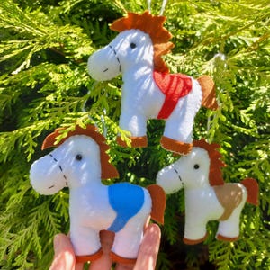 Adorno de caballo de fieltro: decoración del zodíaco chino, símbolo 2026, ferma decor, caballo colgante