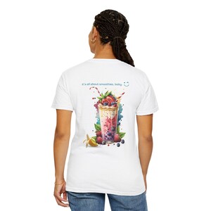 Unisex grafisk t-shirt | Rolig sommarstreetwear | Allt handlar om smoothies baby | Uppvärmd rivalitet