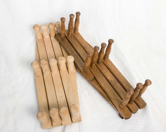 Boho Vintage Accordion Peg Rack Expandable Hanger, Natural Wood, Walnut