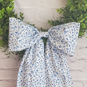 CHINOISERIE INSPIRED wreath sash bow, Blue on cream floral, front porch decor, chinoiserie decor, wreath sash