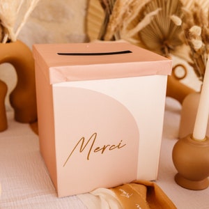 Urna curva beige y rosa