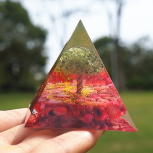 Livets träd peridot och korallitkvarts orgonpyramid, Reiki Healing Chakra Meditation Orgonit