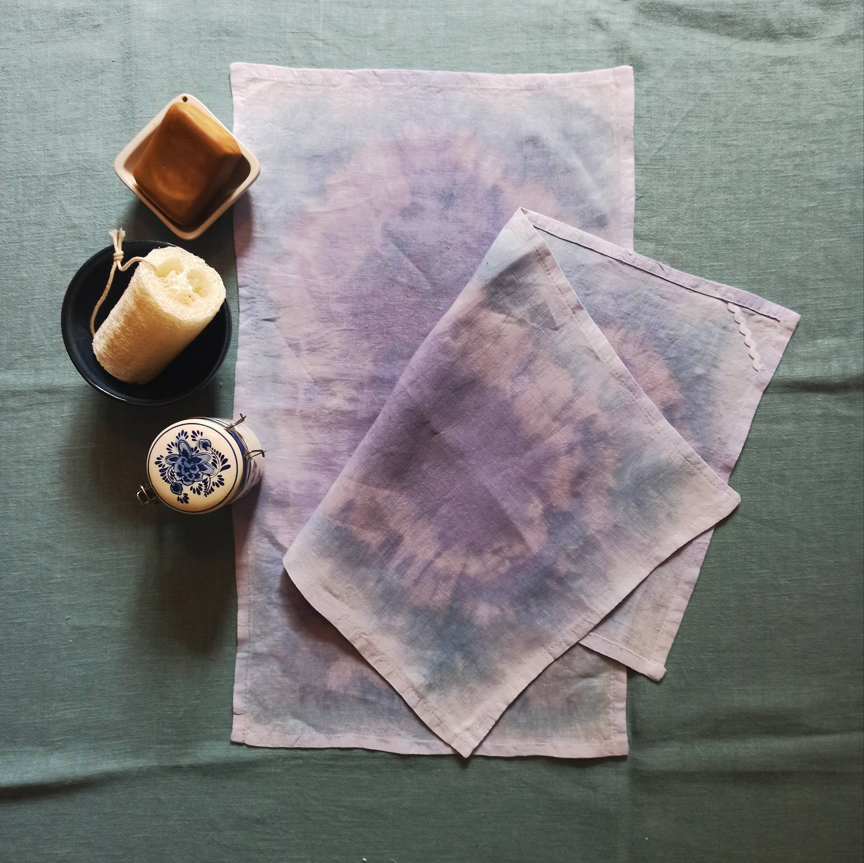 Upcycled Hand Tie-Dye Lin Torchons en Bleu et Lilas Colorants Durables Naturels Synthétiques Set de 