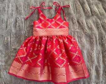 Klar för leverans storlek 9-12 månader Rosa & orange Kota-klänning för flickor Indisk festklänning | Brokadklänning | Bröllops- och födelsedagsoutfit