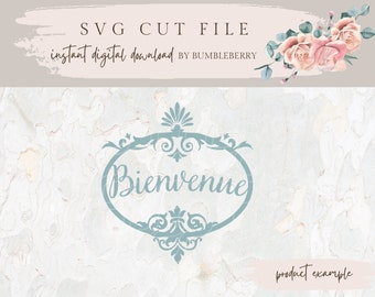 Peut inclure: Un fichier de découpe SVG bleu et blanc avec le mot "Bienvenue" dans un cadre ovale décoratif. Le design est parfait pour créer une pancarte de bienvenue ou d'autres projets décoratifs.