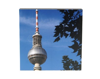 069 Berliner Fernsehturm -  Bild auf Holz, Berlin Motive Foto auf quadratischem Holz, Wandbild in verschiedenen Größen zur Wandgestaltung