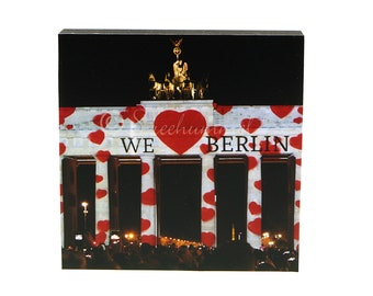 012 We love Berlin Brandenburger Tor -  Bild auf Holz, Berlin Motive Foto auf quadratischem Holz, Wandbild in fünf Größen