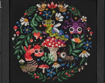 Op de afbeelding: Borduurpatroon met een fantasierijke bos scène met een paddenstoel, insecten en bloemen. Het patroon is ingelijst in een zwart frame en bevat de tekst "Mama Witch Xstitch" en "190x191 steken".