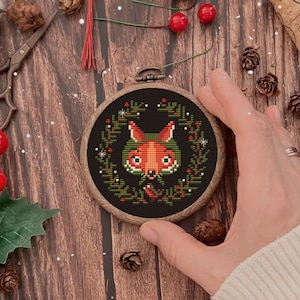 Schema punto croce natalizio Volpe, Babbo Natale, Ornamento, Campionatore invernale, Festivo moderno, ricamo, ghirlanda, vischio, mini schema