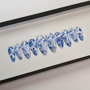 Presse blanche et bleue sur les ongles | de la colle sur les ongles | Faux ongles | Faux ongles | ongles peints à la main | Clous en faïence de Delft | Lots de 10 et 20 clous