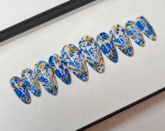 White and blue press on Nails with gold details | Delftware glue on nails | Fake Nails | False Nails | hand painted nails