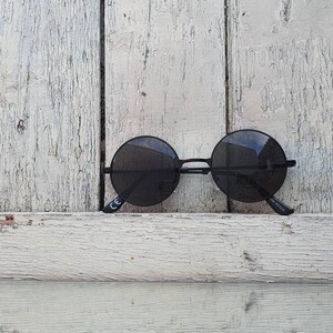 Small black sales circle sunglasses