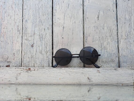 small black circle sunglasses