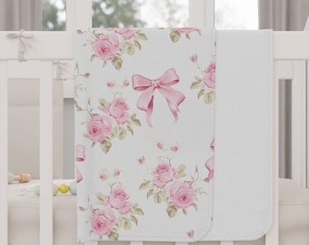 Manta de forro polar con estampado floral rosa para bebé: decoración acogedora para la habitación de tu bebé